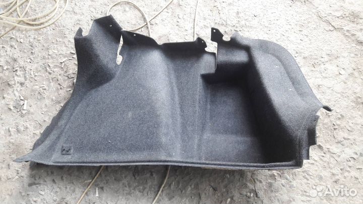 Обшивка отсека багажника правая нижняя Volkswagen