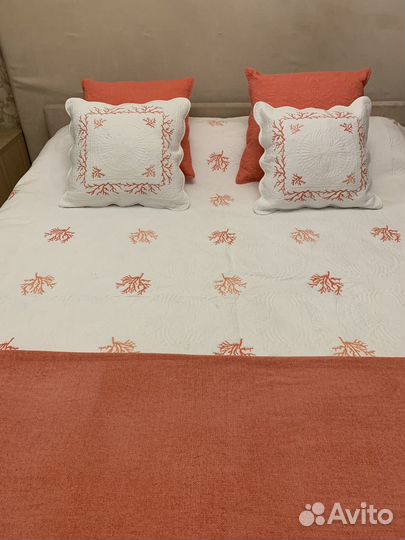 Пледы и покрывало