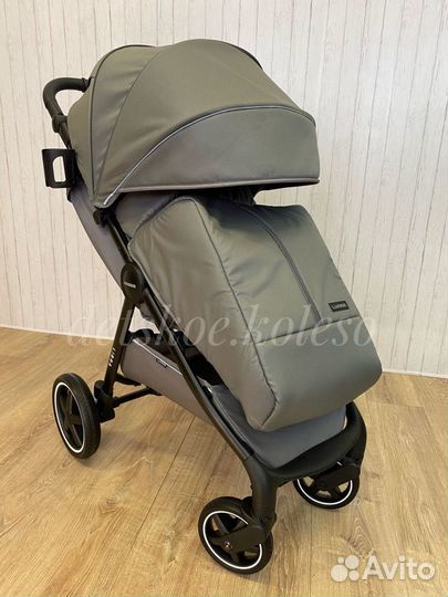 Коляска новая всесезонная Libra