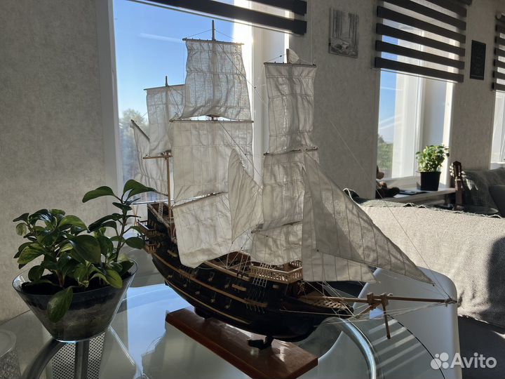 Модель корабля из дерева