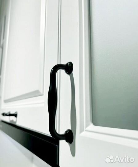 Прямой кухонный гарнитур с островом