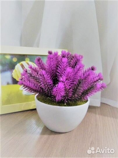 Искусственное растение в горшке, цветок