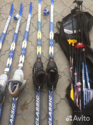 Шесть комплектов импортных лыж для семьи в сборе