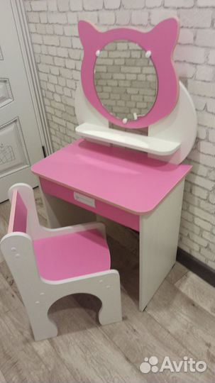 Детский туалетный столик для девочки