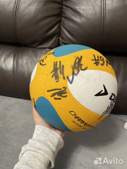 Волейбольный мяч demix с автографами зенит Казань