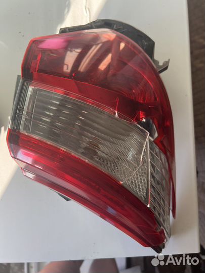 Задняя левая фара на vitz