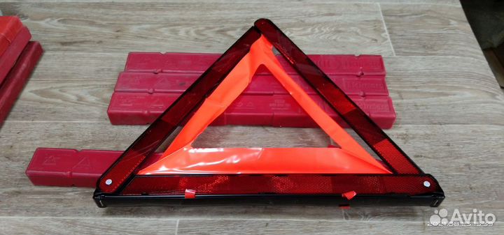 Знак аварийной остановки Volkswagen Tiguan 1 (2007