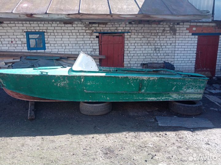 Лодка моторная