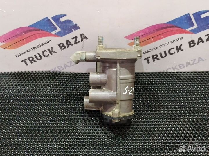 Кран управления тормозами прицепа