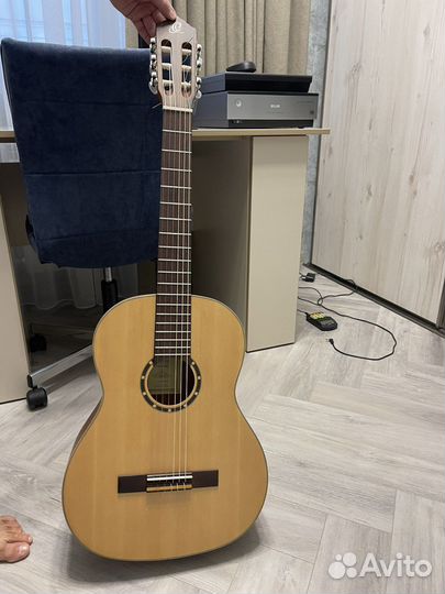Акустическая гитара