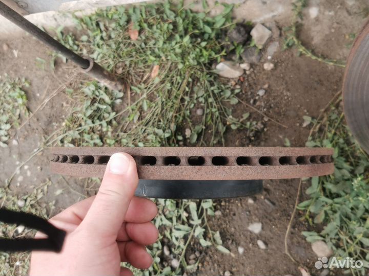 Продаются передние тормозные диски, теана 32кузов