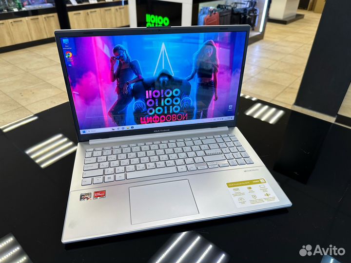 Oled asus 15 Ryzen 5 7520U DDR5-16Gb SSD-512