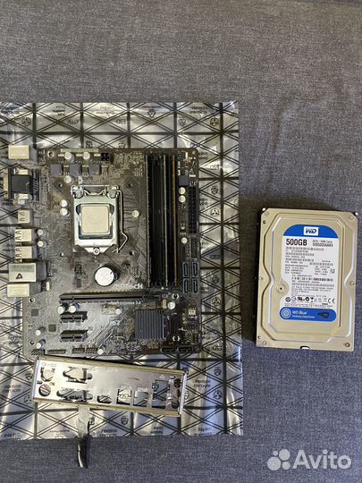 Материнская плата с процессором и памятью