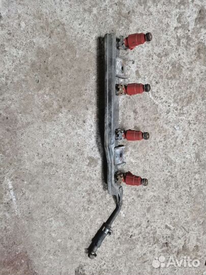 Топливная рампа Nissan Primera p12 QG18de