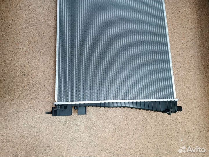 Радиатор охлаждения двс jeep grand cherokee WK2