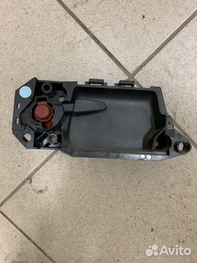 Внутренняя ручка крышки багажника Вольво Хс90