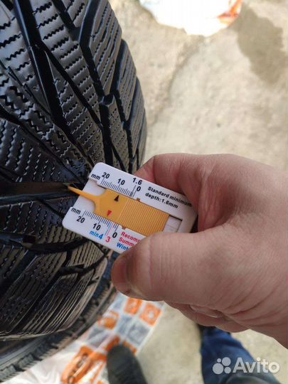 Nokian Tyres Hakkapeliitta R2 215/60 R17