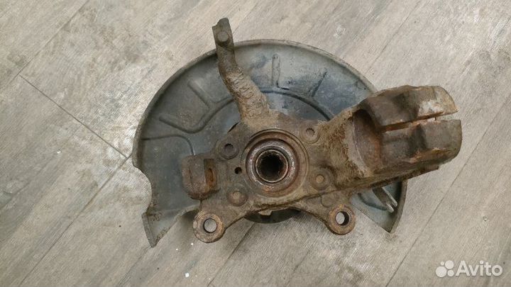 Кулак поворотный передний левый Skoda Octavia II