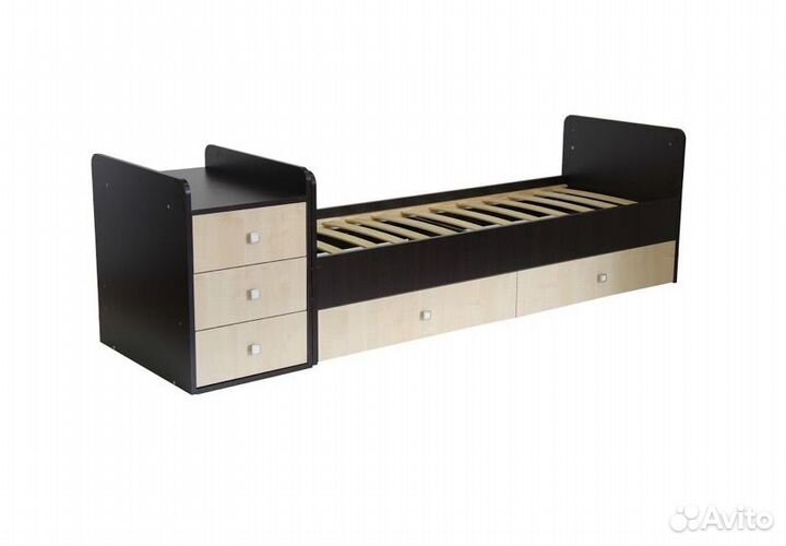 Детская кроватка с маятником