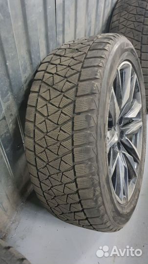 Bridgestone Blizzak W800 275/50 R22