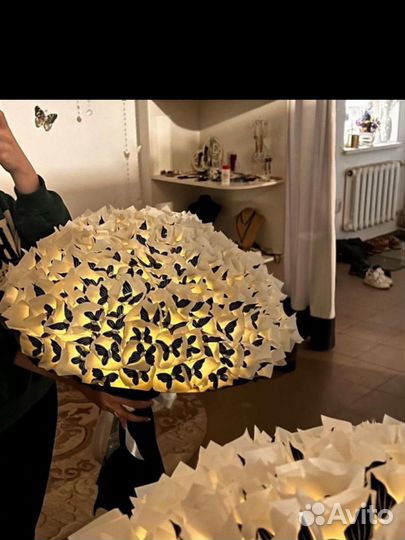 Светящийся букет из бабочек