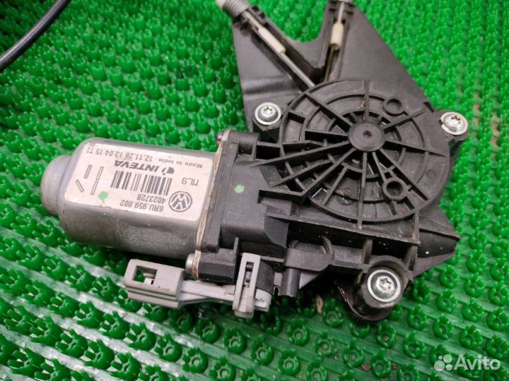 Стеклоподъемник передний правый Volkswagen Polo