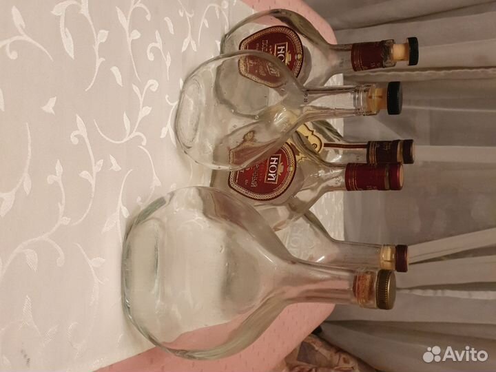 Для хобби- стеклянные бутылки конечные с крышками