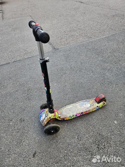 Детский трёхколёсный самокат