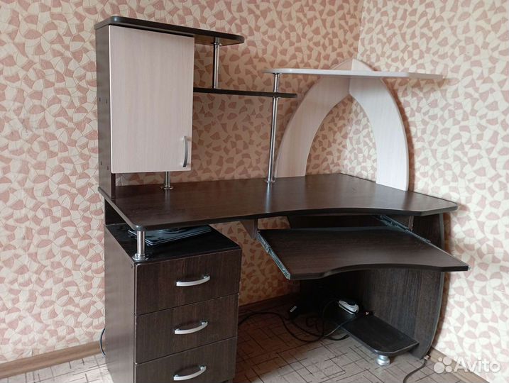 Стол компьютерный угловой