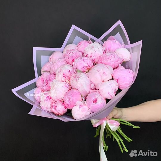 25 розовых пионов