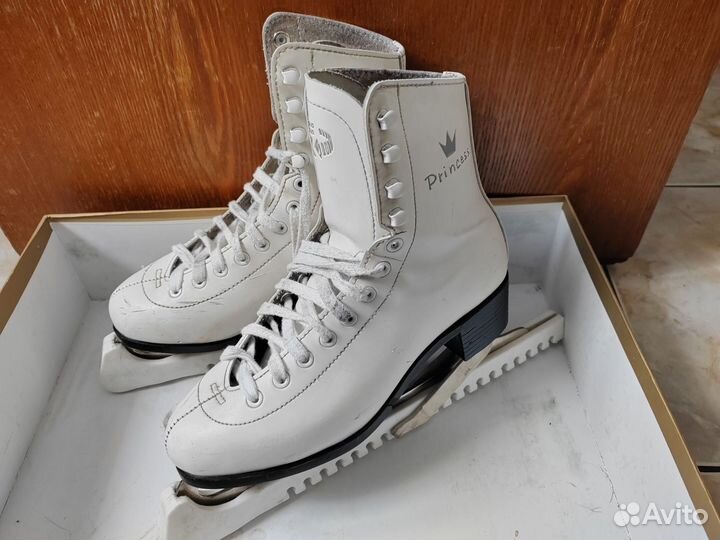 Коньки фигурные, р. 37