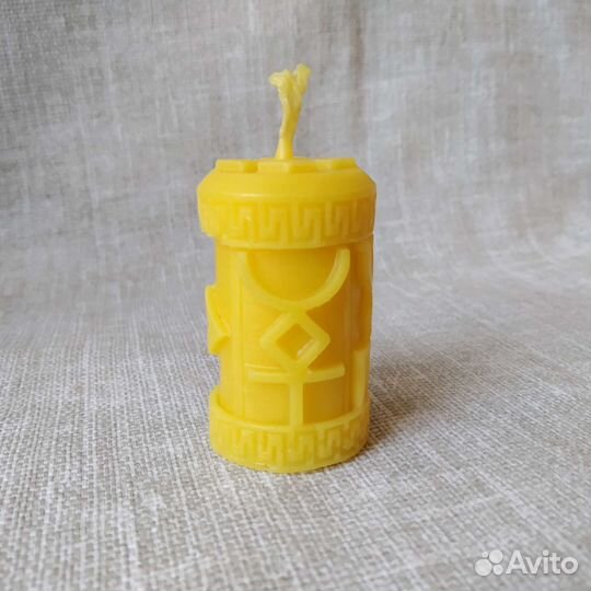 Восковая руническая свеча 