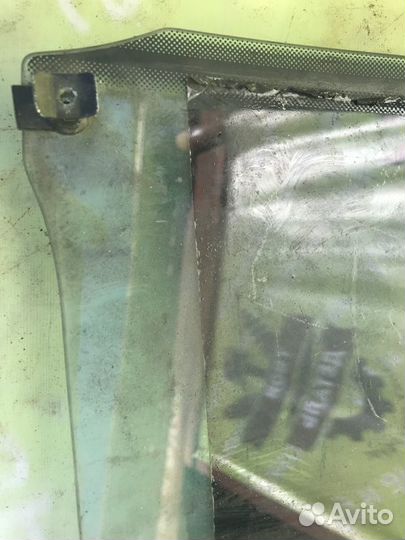Стекло двери заднее правое Mazda 626 Gd 1988