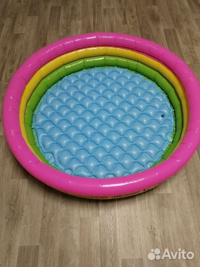 Детский надувной бассейн