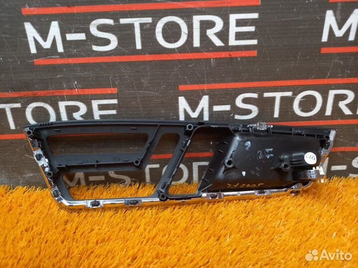 Ручка двери внутренняя передняя левая