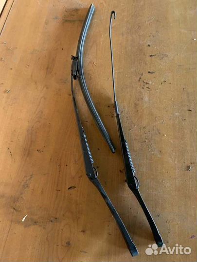 Поводок дворника правый Volkswagen Polo седан 5