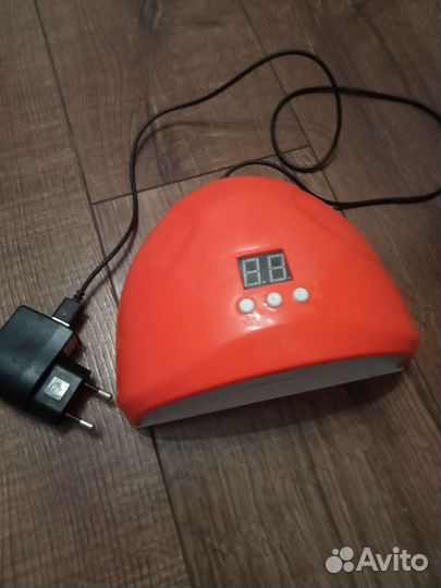 Маникюрная лампа