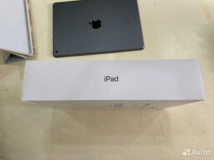 iPad 7 2019 на запчасти (сломан только процессор)