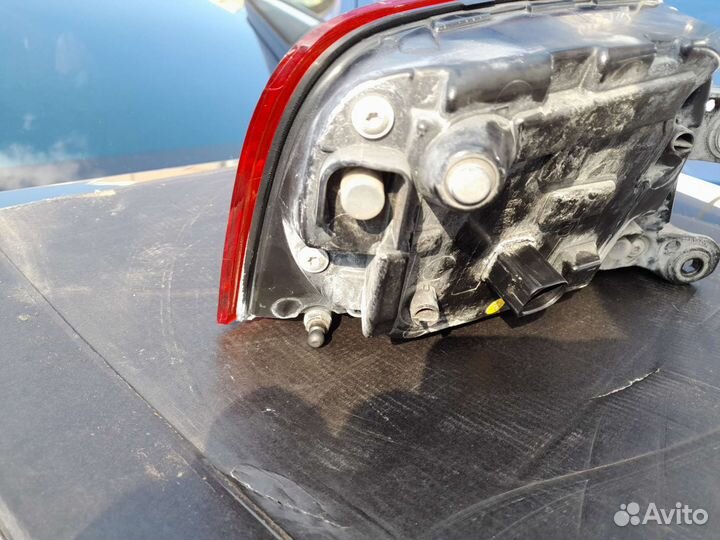 Фонарь Ауди 8 в крыло 4H0945096H