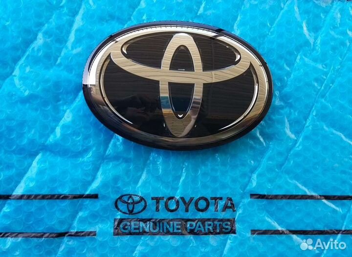 Эмблема Тойота Хайлюкс под дистроник