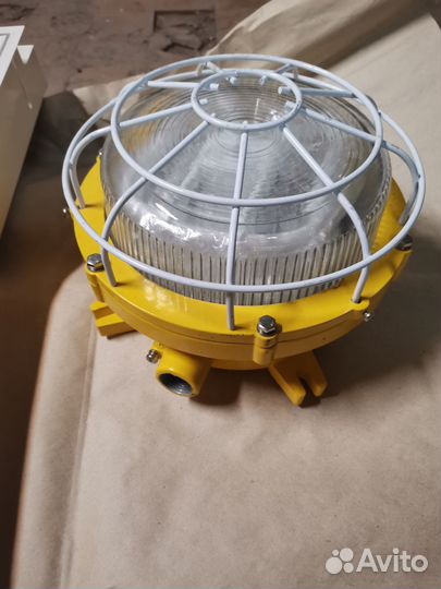 Светильник промышленный, прожектор