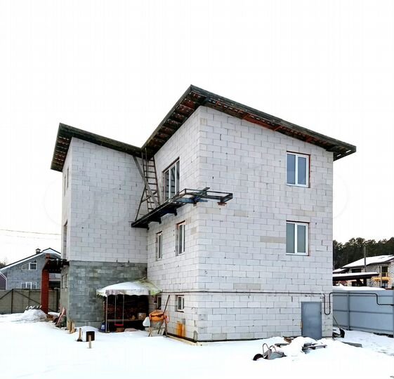 Коттедж 233,8 м² на участке 10 сот.