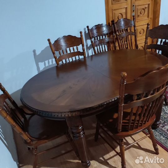 Кухонный стол и стулья