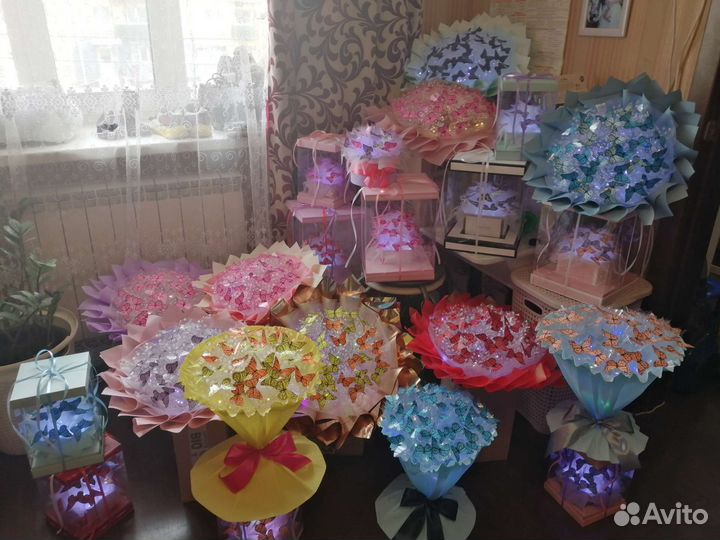 Букет с бабочками, на подсветке