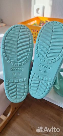 Сандали crocs для двойни с 13