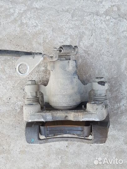 Суппорт задний правый 583601Y300 KIA picanto 2008