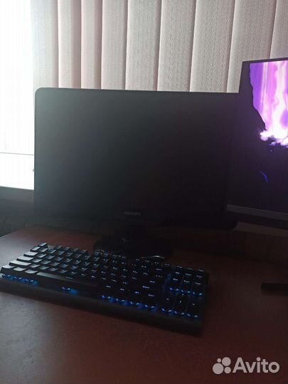 Монитор philips 17 дюймов,1360x768,75 гц