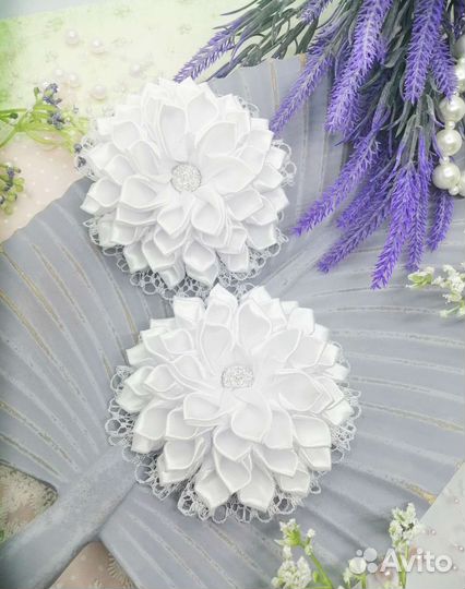 Большие белые банты