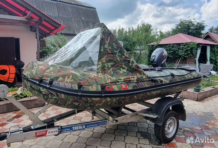 Лодка с мотором и прицепом
