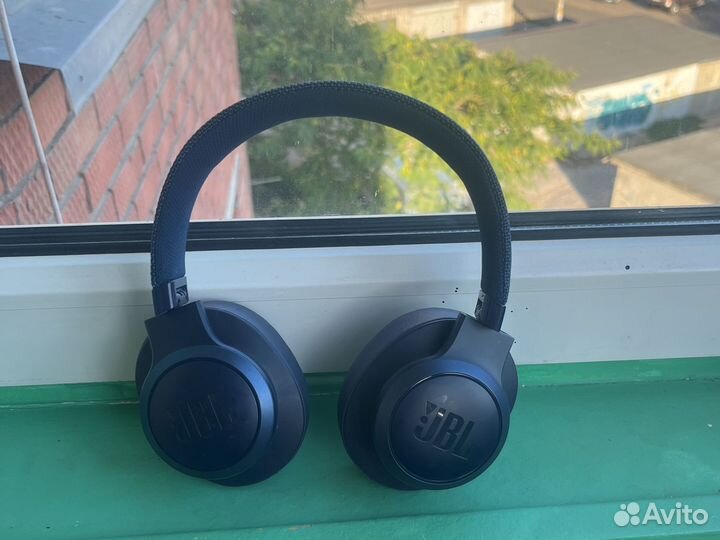 Беспроводные наушники jbl live500BT